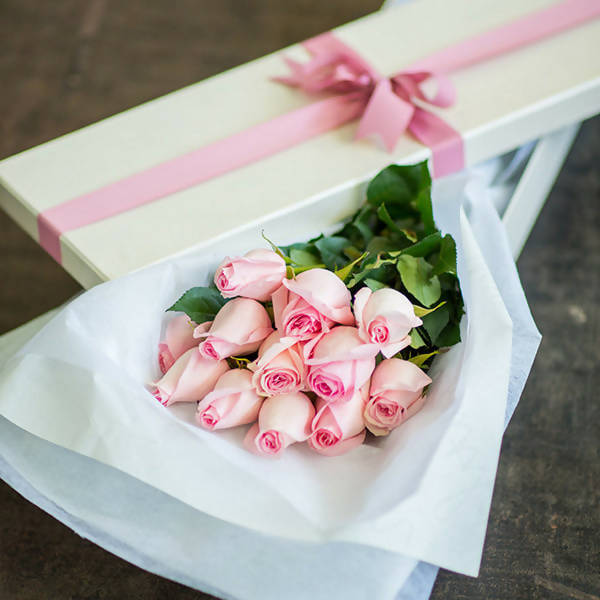 Long Term Box Roses Classic Long Stem Pink Roses in a Luxury Box – Langdon's Inc.