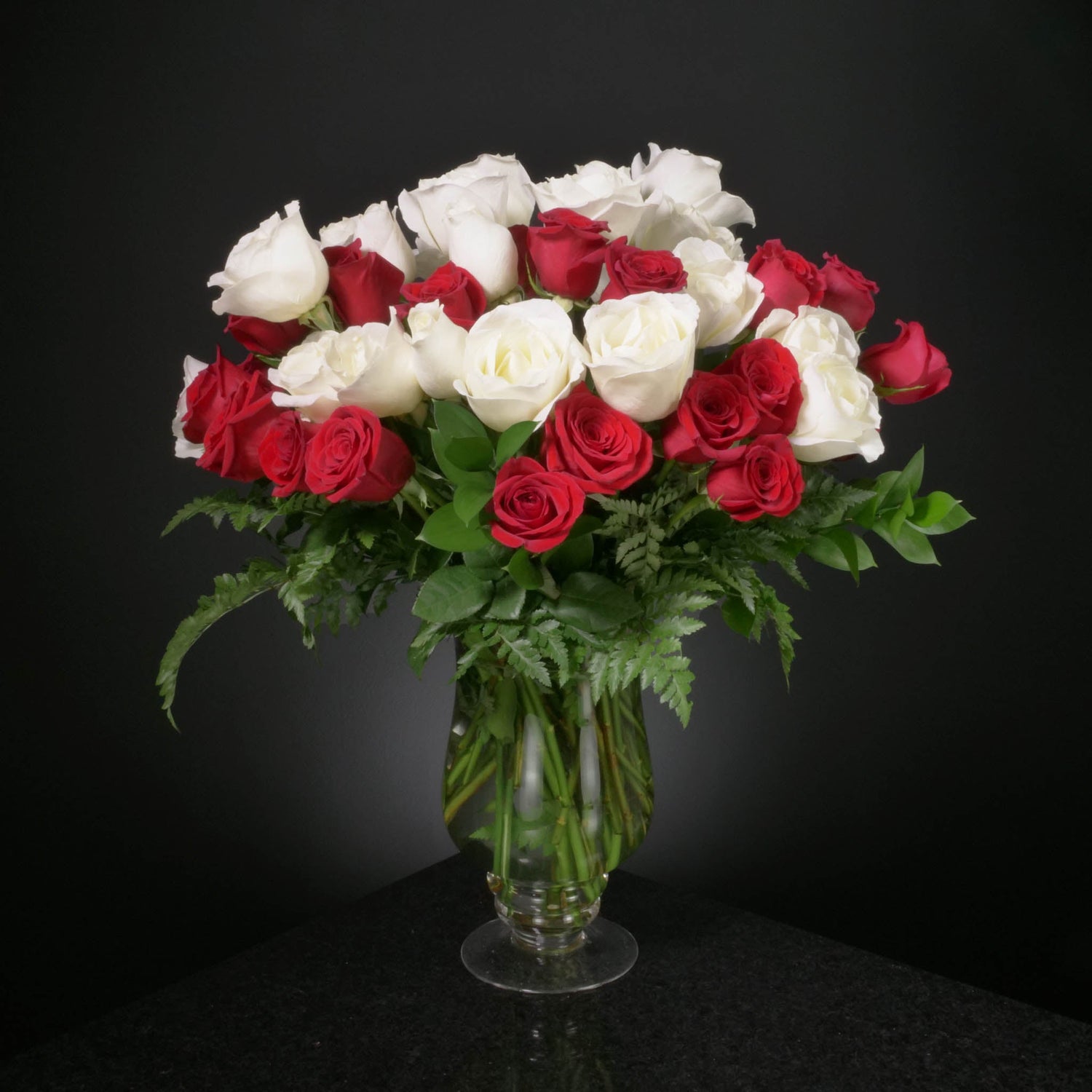  50 Roses / Vase / Basic